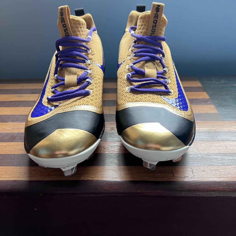 Nike metal baseball cleats